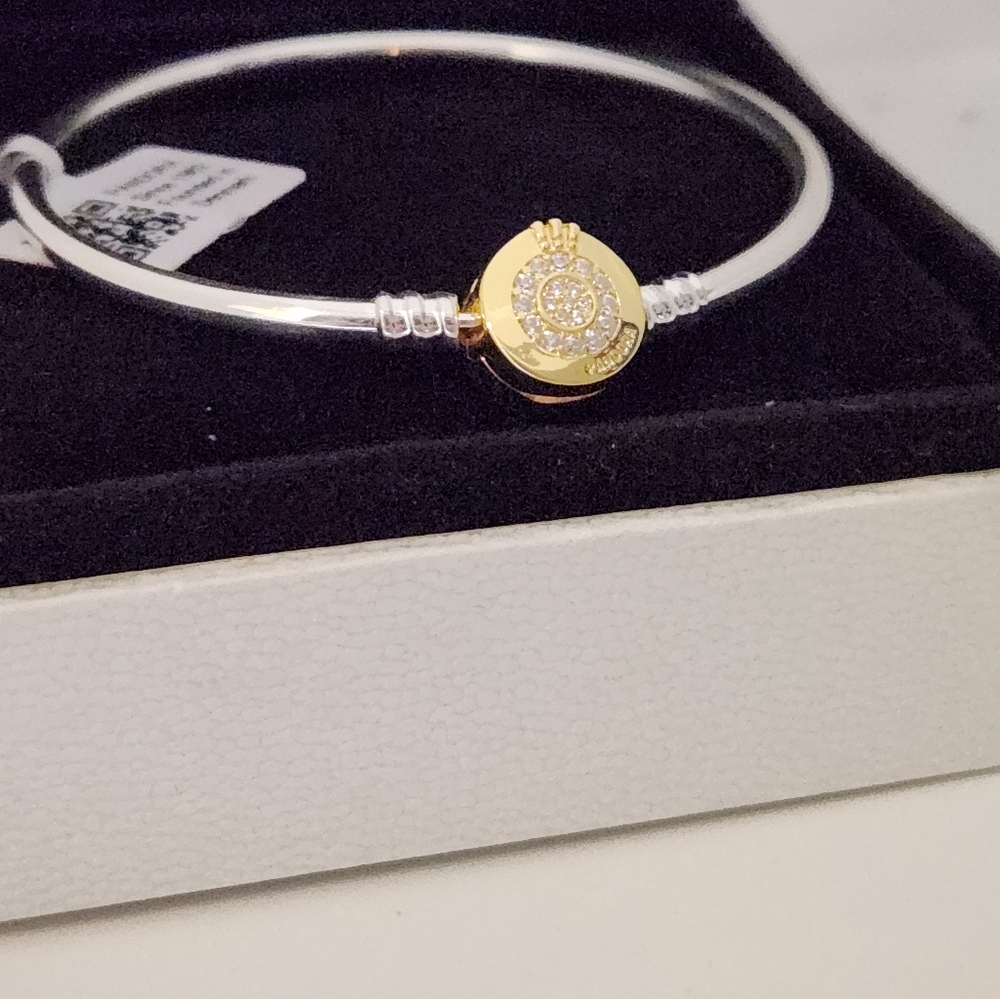 Pandora Moments Sparkling Crown Claps Bangle Bracelet for women's size 7.5 inche